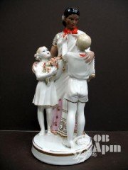 Скульптура " Индира Ганди с пионерами" ( Фестиваль )